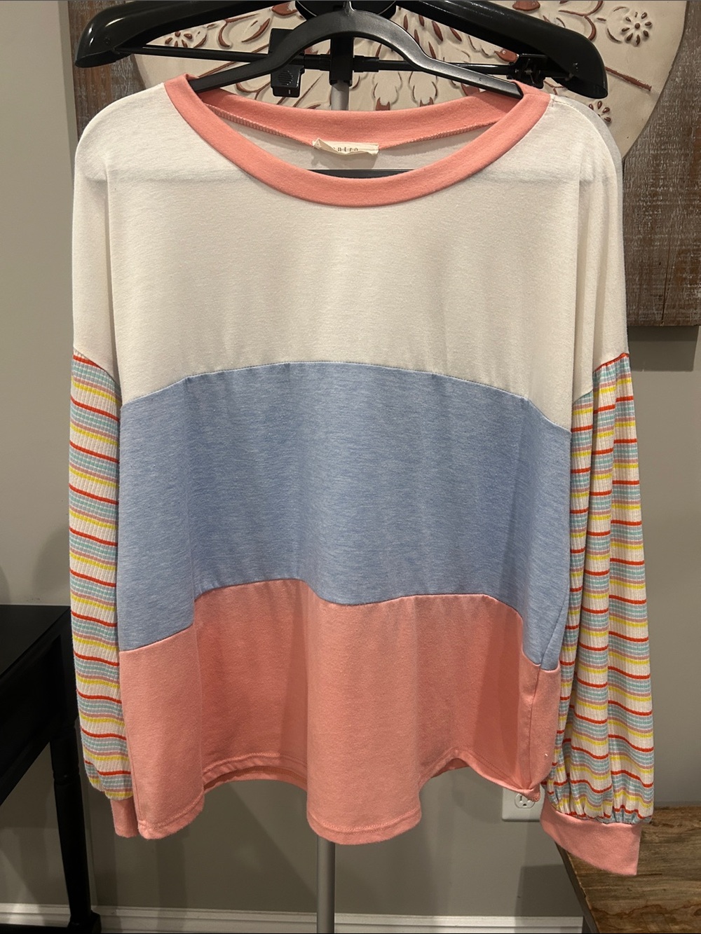 entro Women’s Colorblock Long Sleeve Top in Pink, Blue & White Size Medium